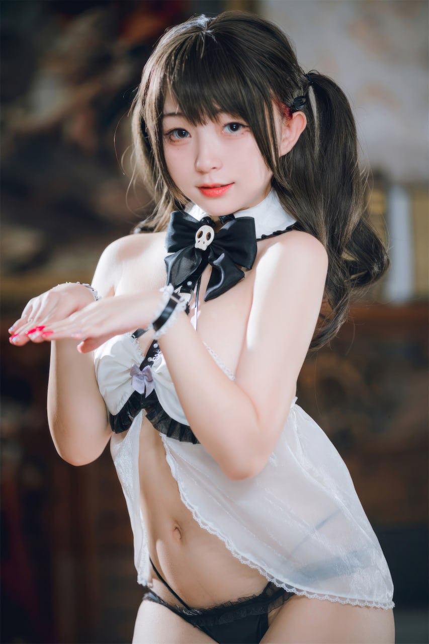 花鈴 - ハロウィン 小悪魔メイド 82P