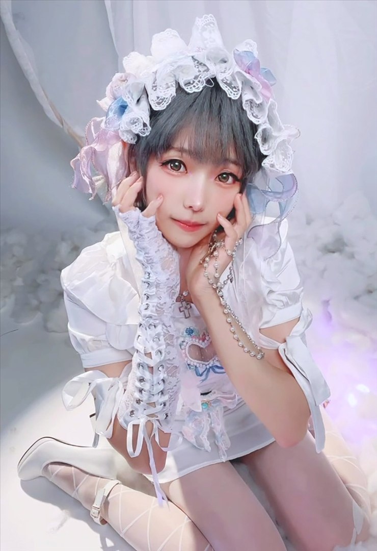 ElyEE子 - Cloudy Dreaming雲朵夢境
