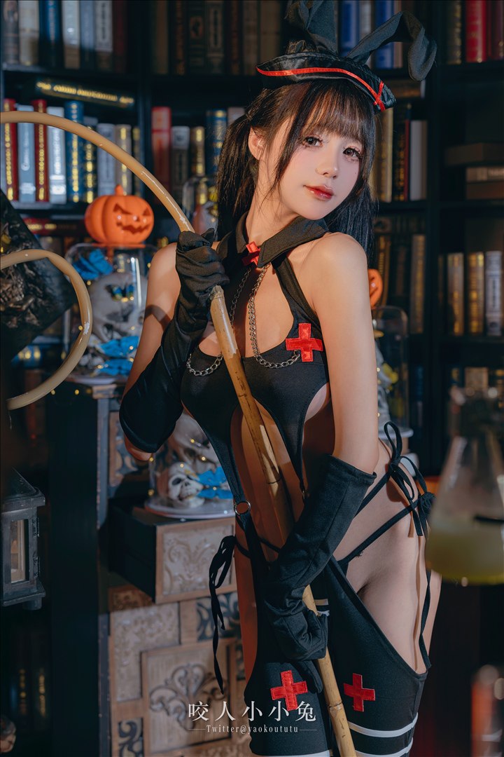 咬一口兔娘-萬聖節看護士40P