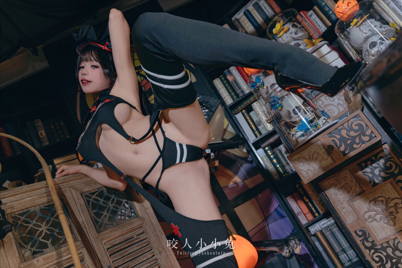 咬一口兔娘-萬聖節看護士40P