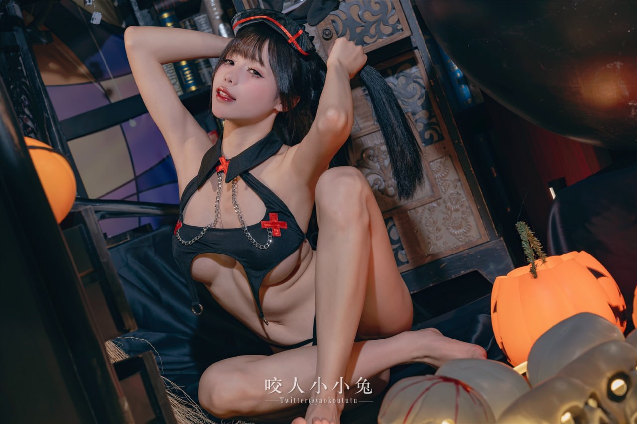 Bite the Bunny Girl - Halloween Nurse 40P