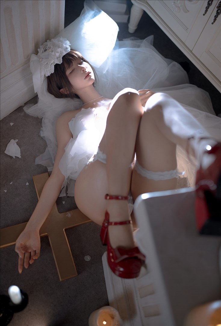 Chun Momo Wedding Dress 212P White Stockings Photo Set