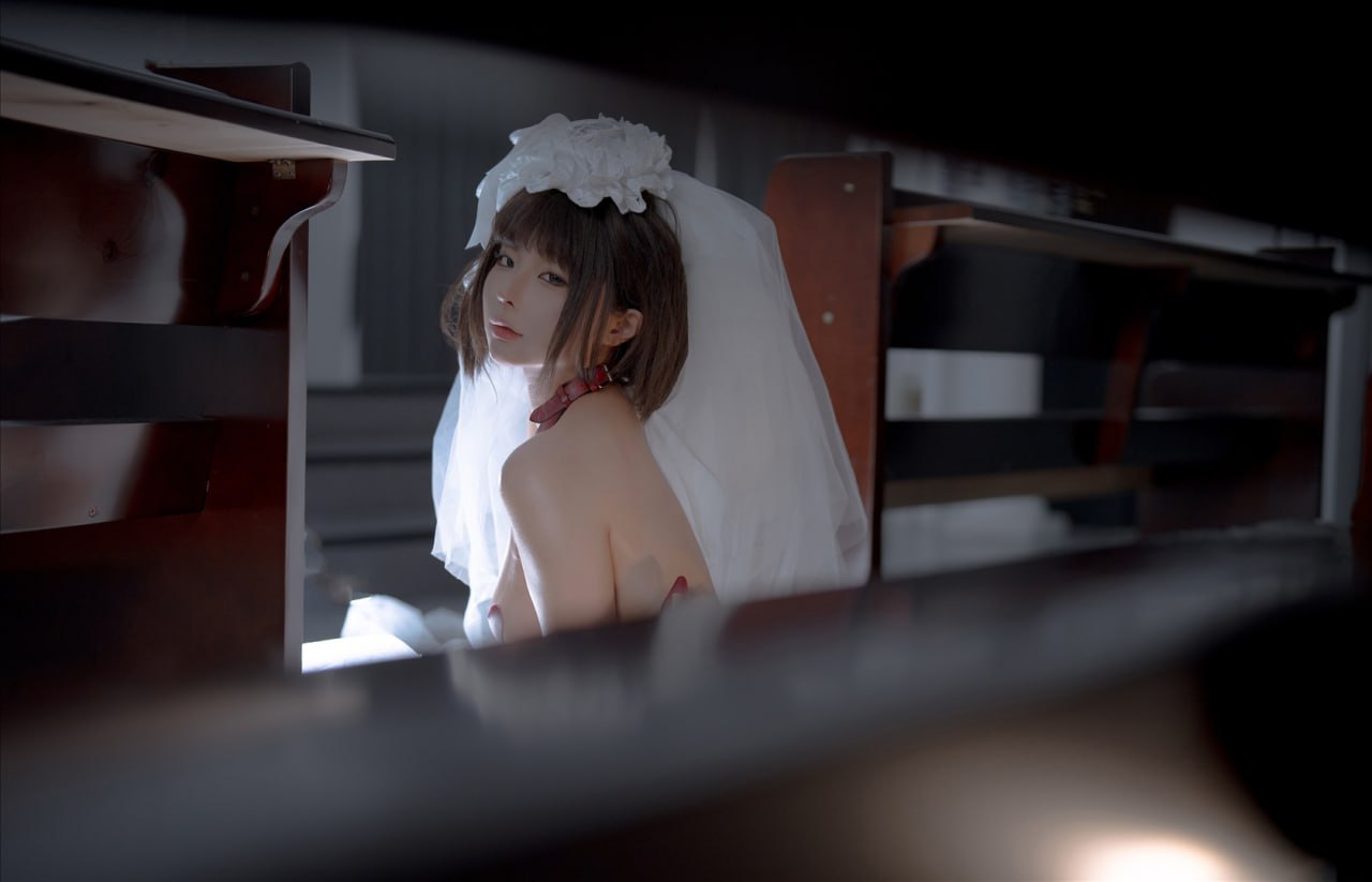 ชุดภาพ Chun Momo Wedding Dress 212P กับถุงน่องขาว