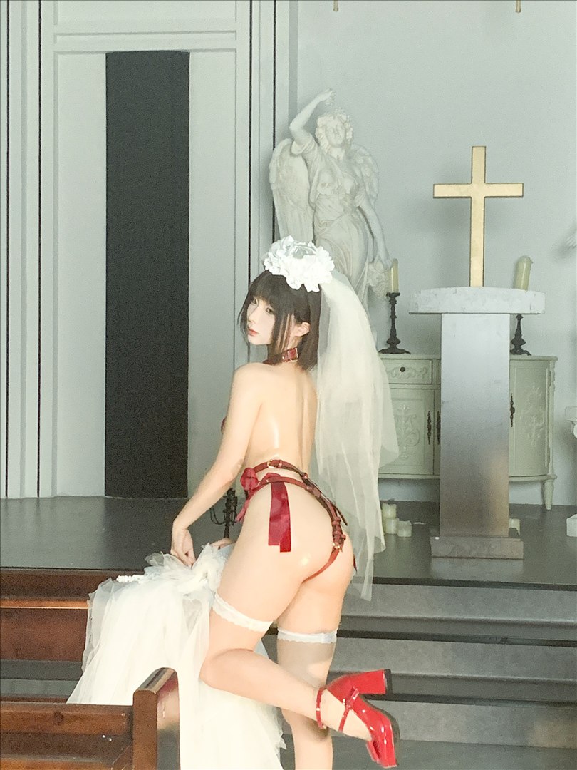 ชุดภาพ Chun Momo Wedding Dress 212P กับถุงน่องขาว