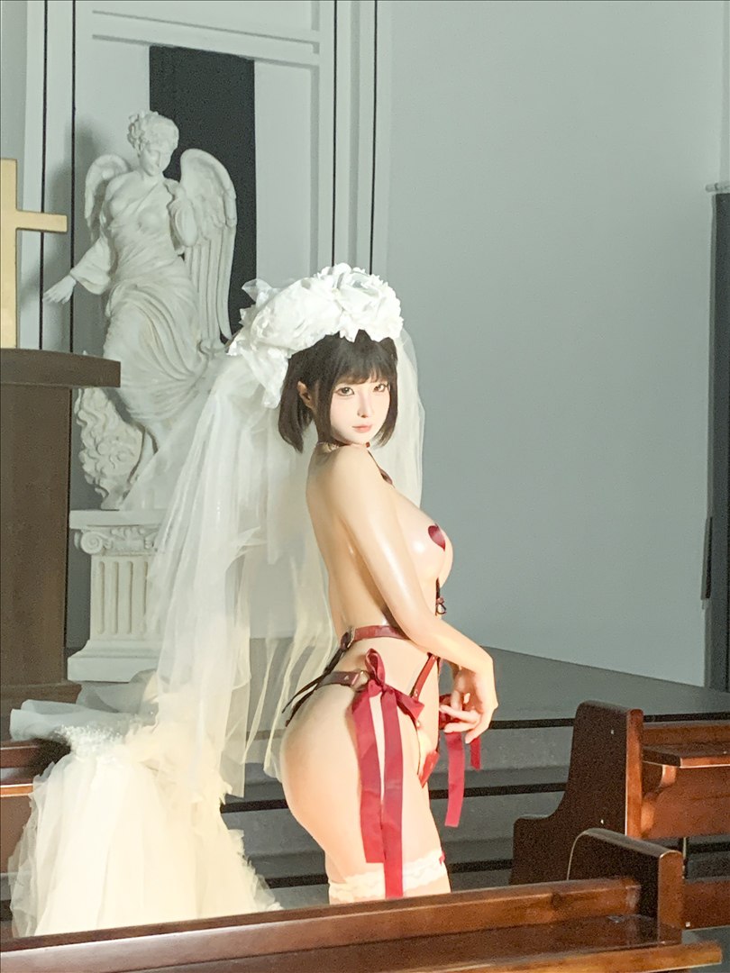 ชุดภาพ Chun Momo Wedding Dress 212P กับถุงน่องขาว