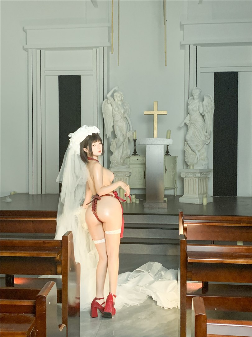 ชุดภาพ Chun Momo Wedding Dress 212P กับถุงน่องขาว