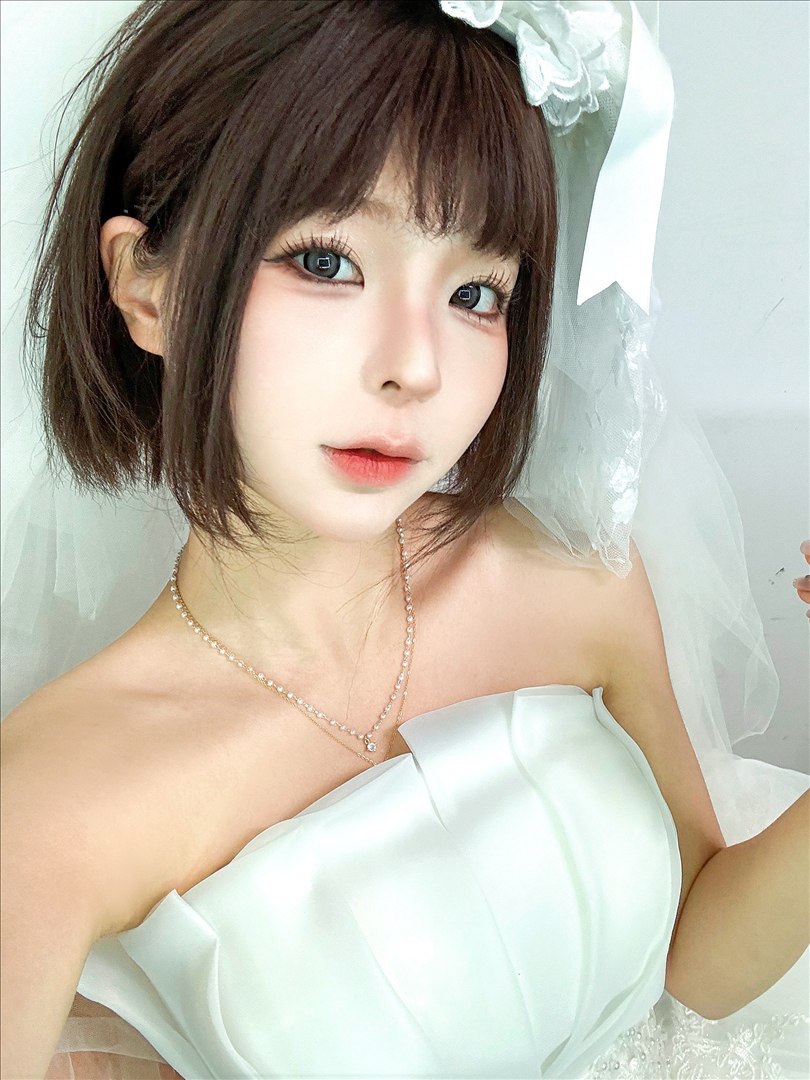 蠢沫沫《婚纱》212P 白丝写真套图