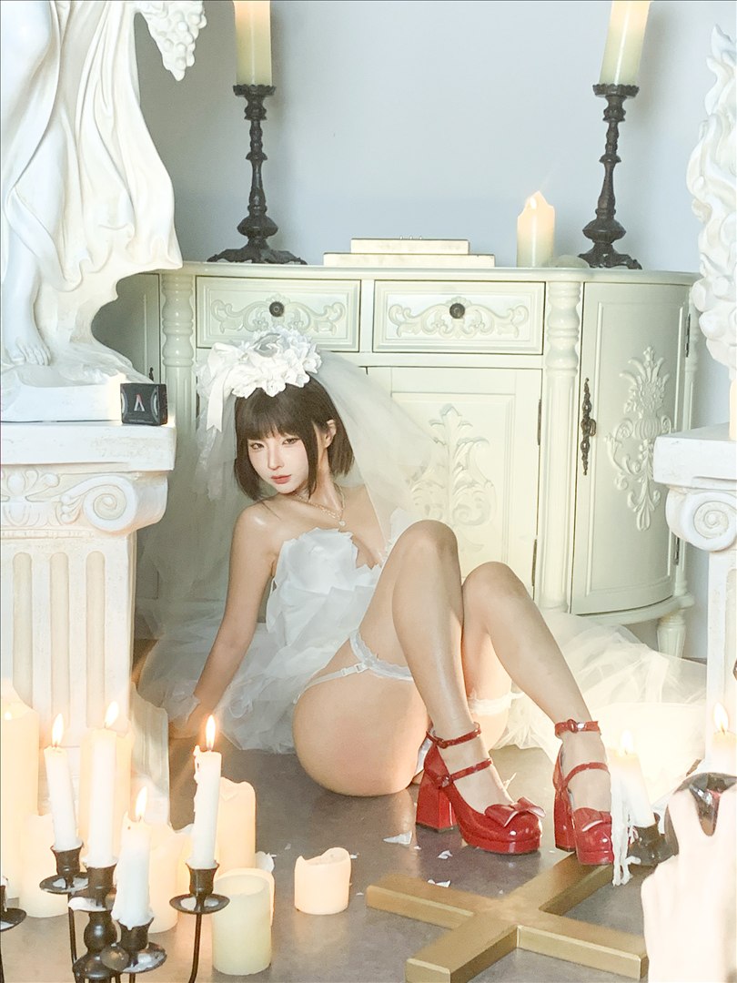 蠢沫沫《婚纱》212P 白丝写真套图