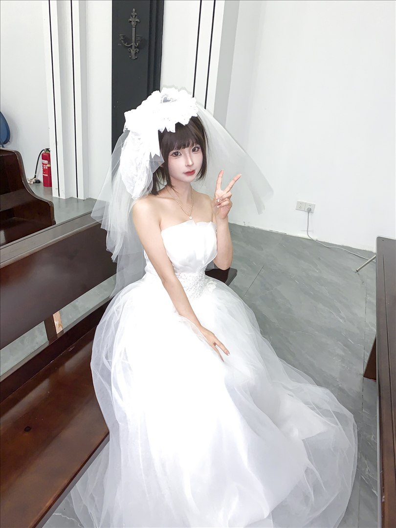 蠢沫沫《婚纱》212P 白丝写真套图