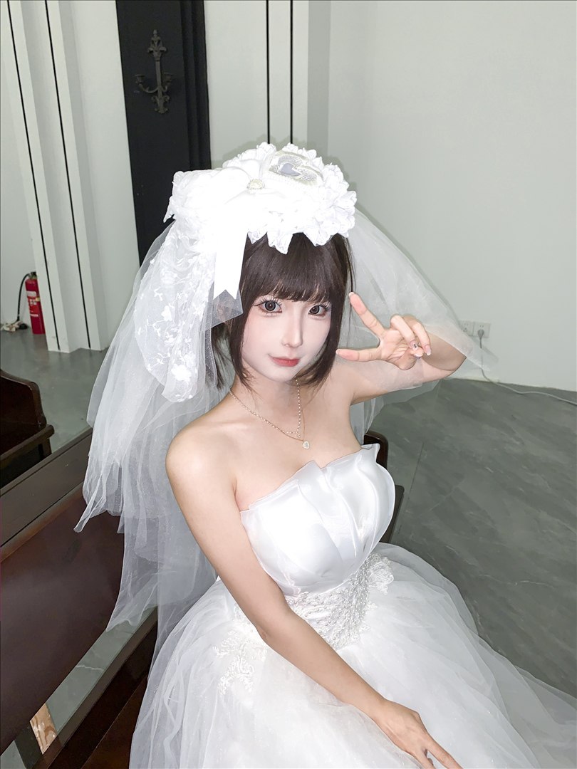 蠢沫沫《婚纱》212P 白丝写真套图
