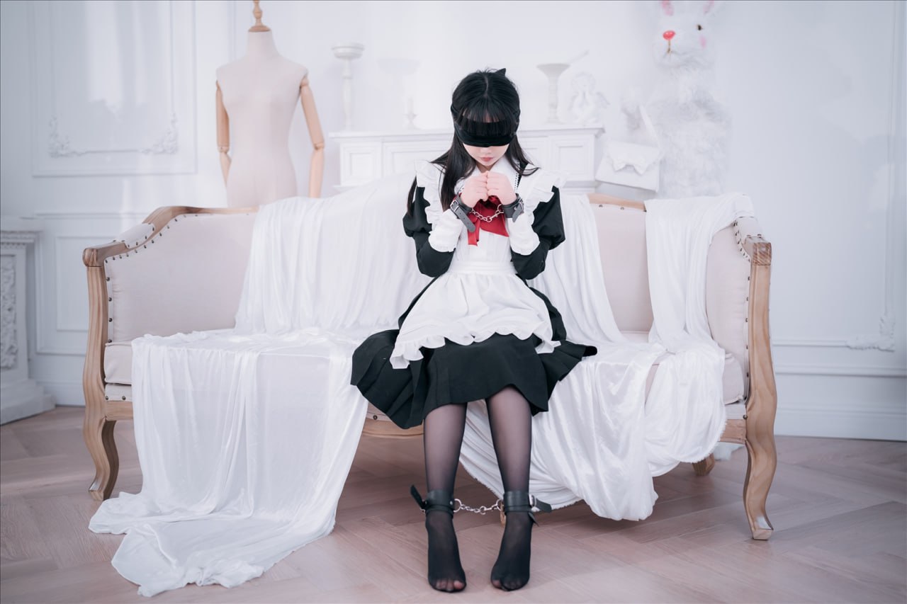 メンピアンセンアー - 赤いハイヒールのメイド