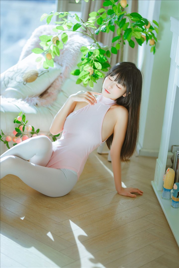 三無人型 - 白丝桃子 60P