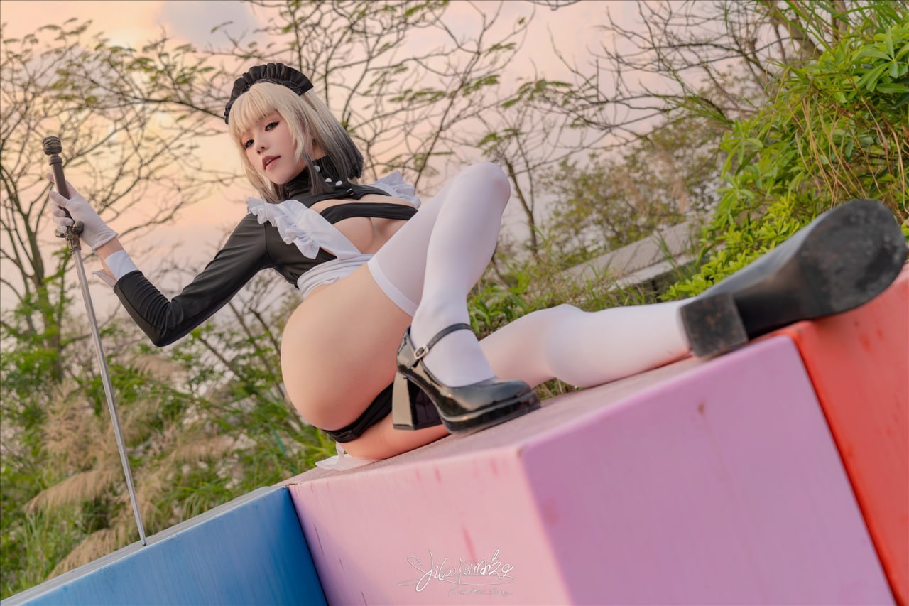 Bite a Bunny Girl - Battle Maid Dynamic Light Wave 77P1V
