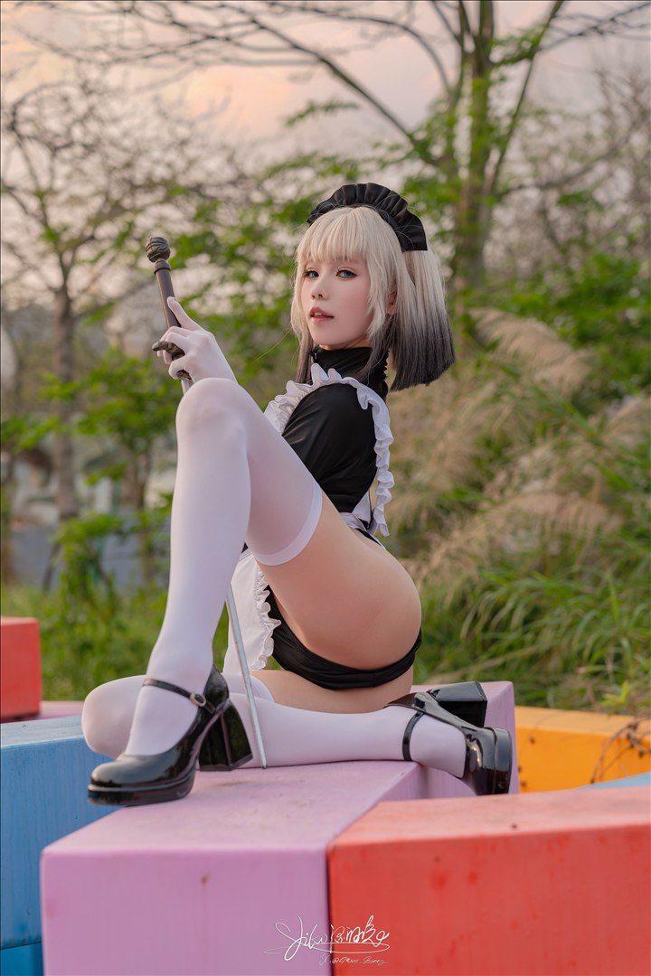 Bite a Bunny Girl - Battle Maid Dynamic Light Wave 77P1V