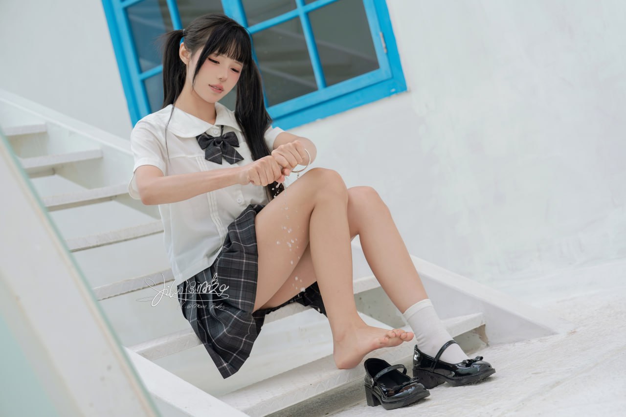 Yaoyikoutuniang 雨后小故事 Photo Set