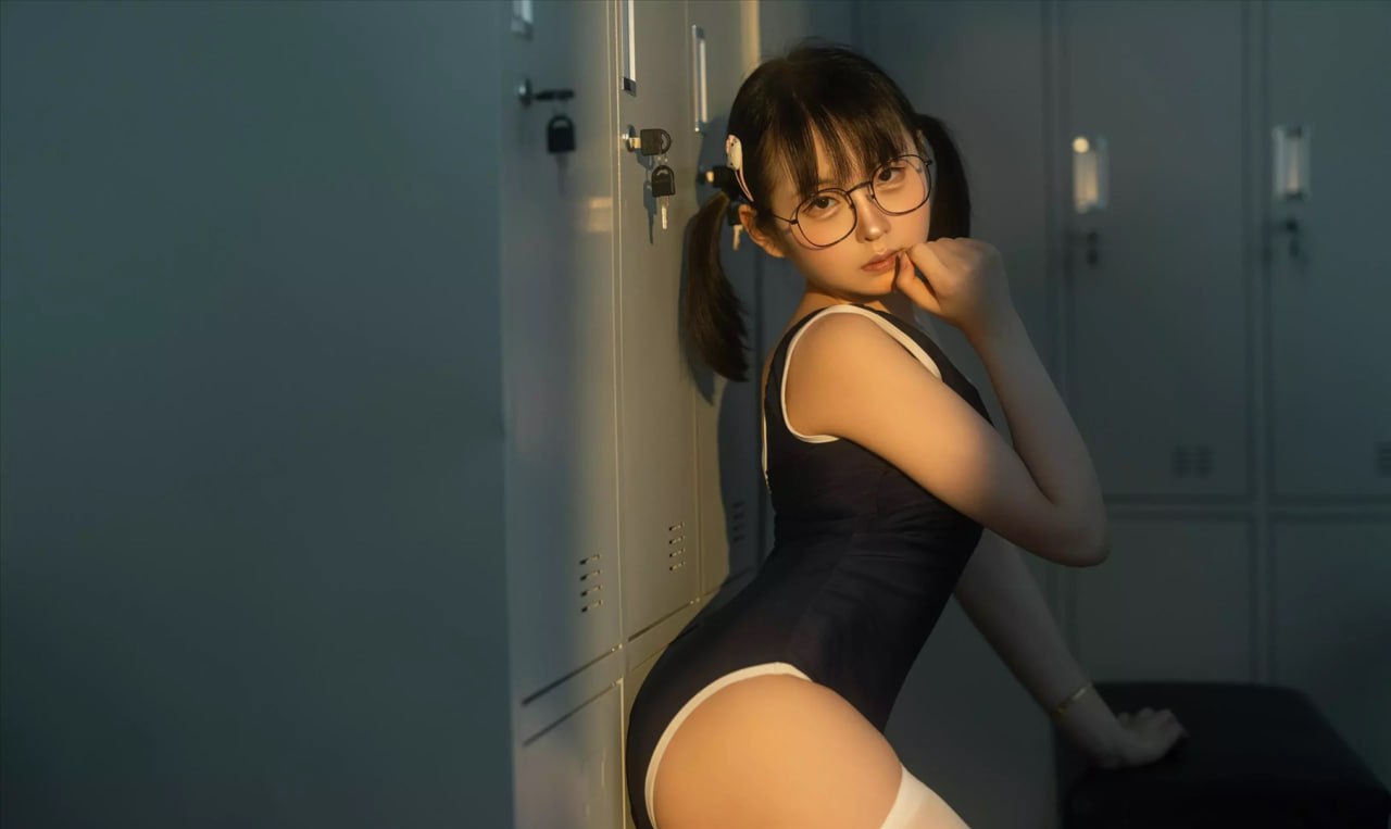 You Shui Ling Yi - Midday Changing Room 75P