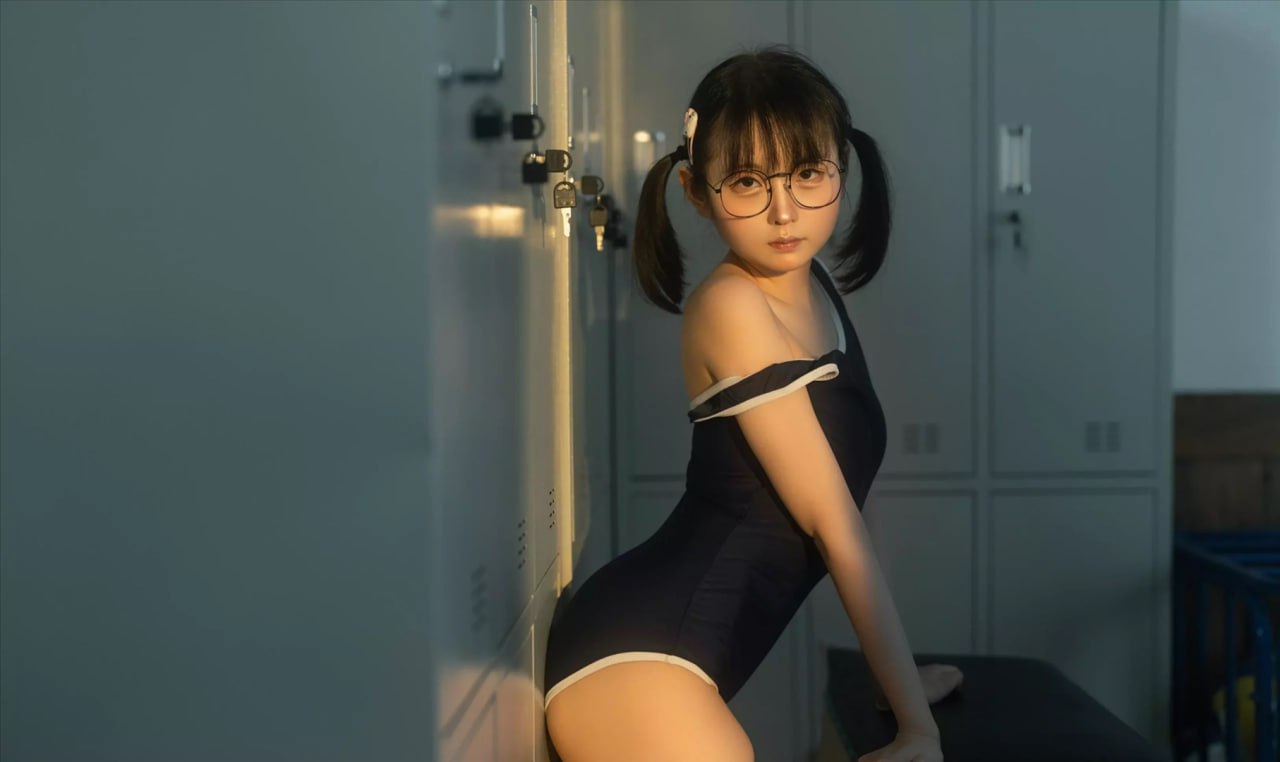 You Shui Ling Yi - Midday Changing Room 75P