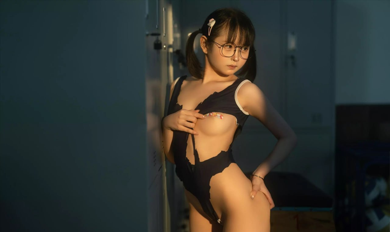 You Shui Ling Yi - Midday Changing Room 75P