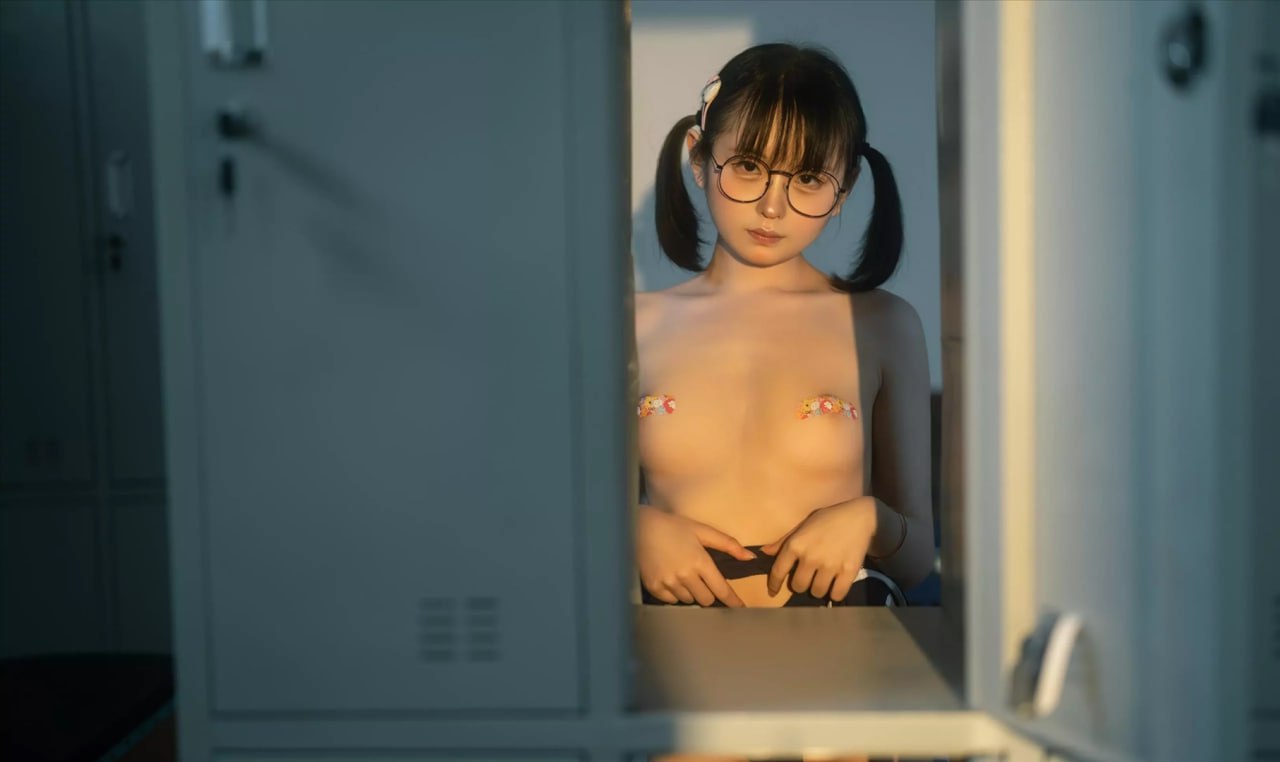 You Shui Ling Yi - Midday Changing Room 75P