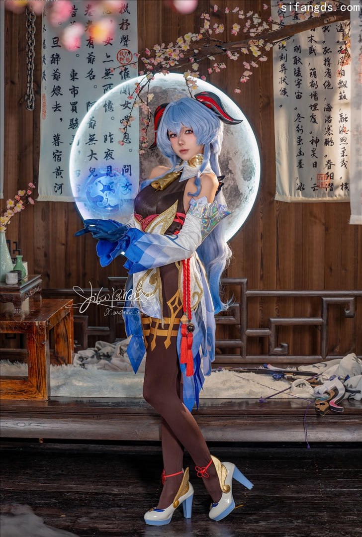 一口かむ兎娘 - シュンシュンシュユエ - 甘雨