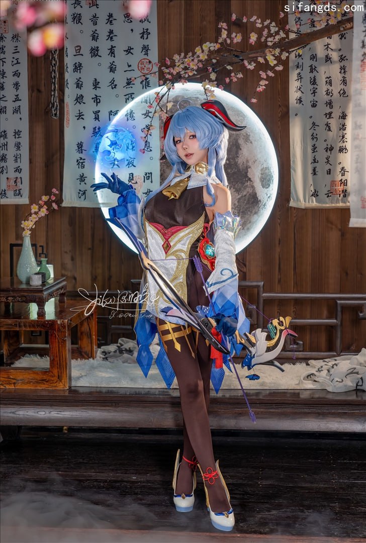 一口かむ兎娘 - シュンシュンシュユエ - 甘雨