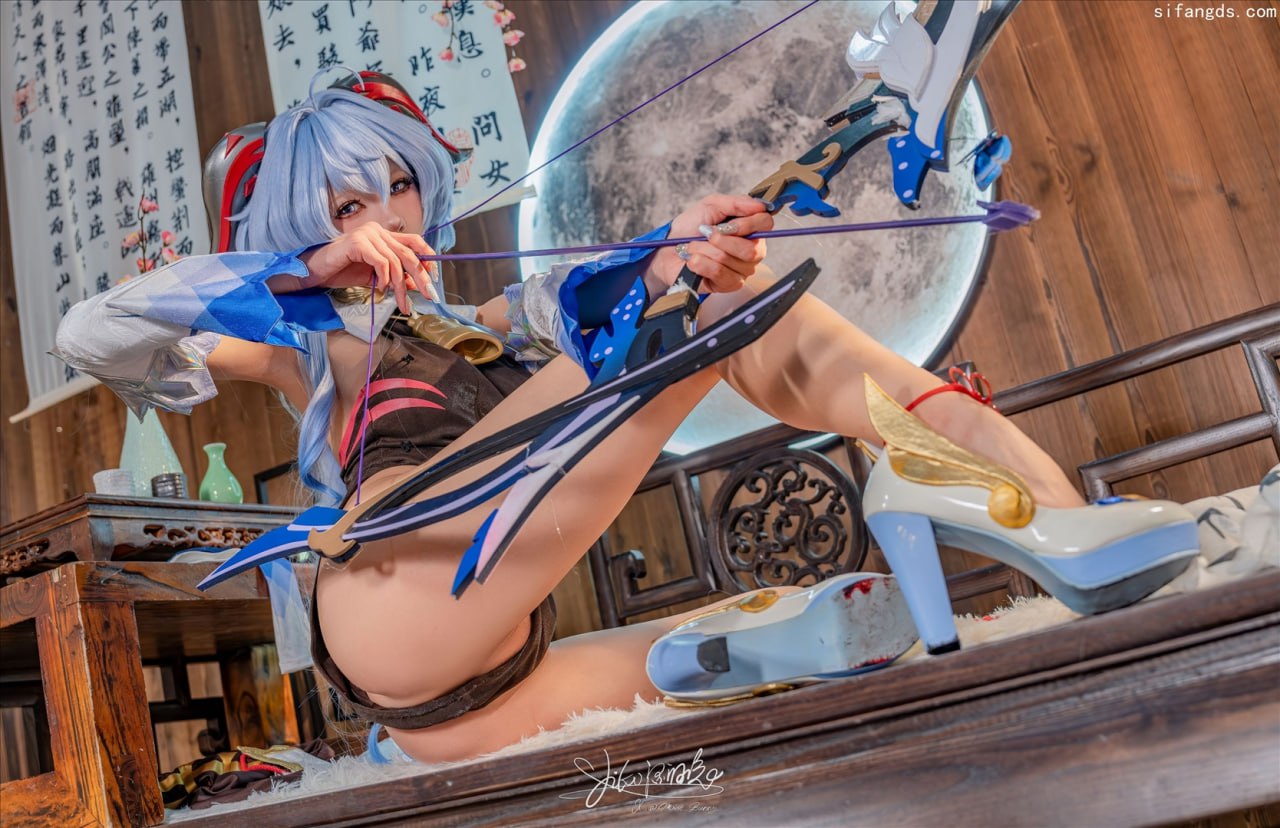 一口かむ兎娘 - シュンシュンシュユエ - 甘雨