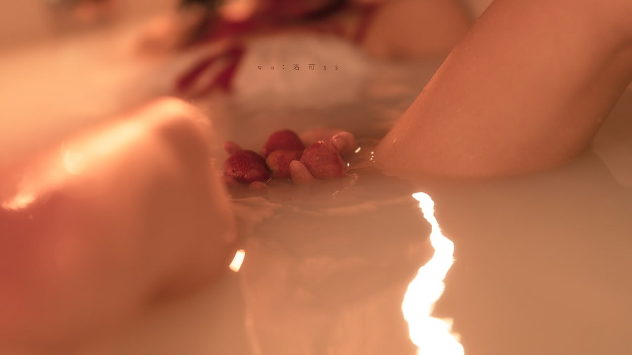 Loka - Áo tắm màu hồng