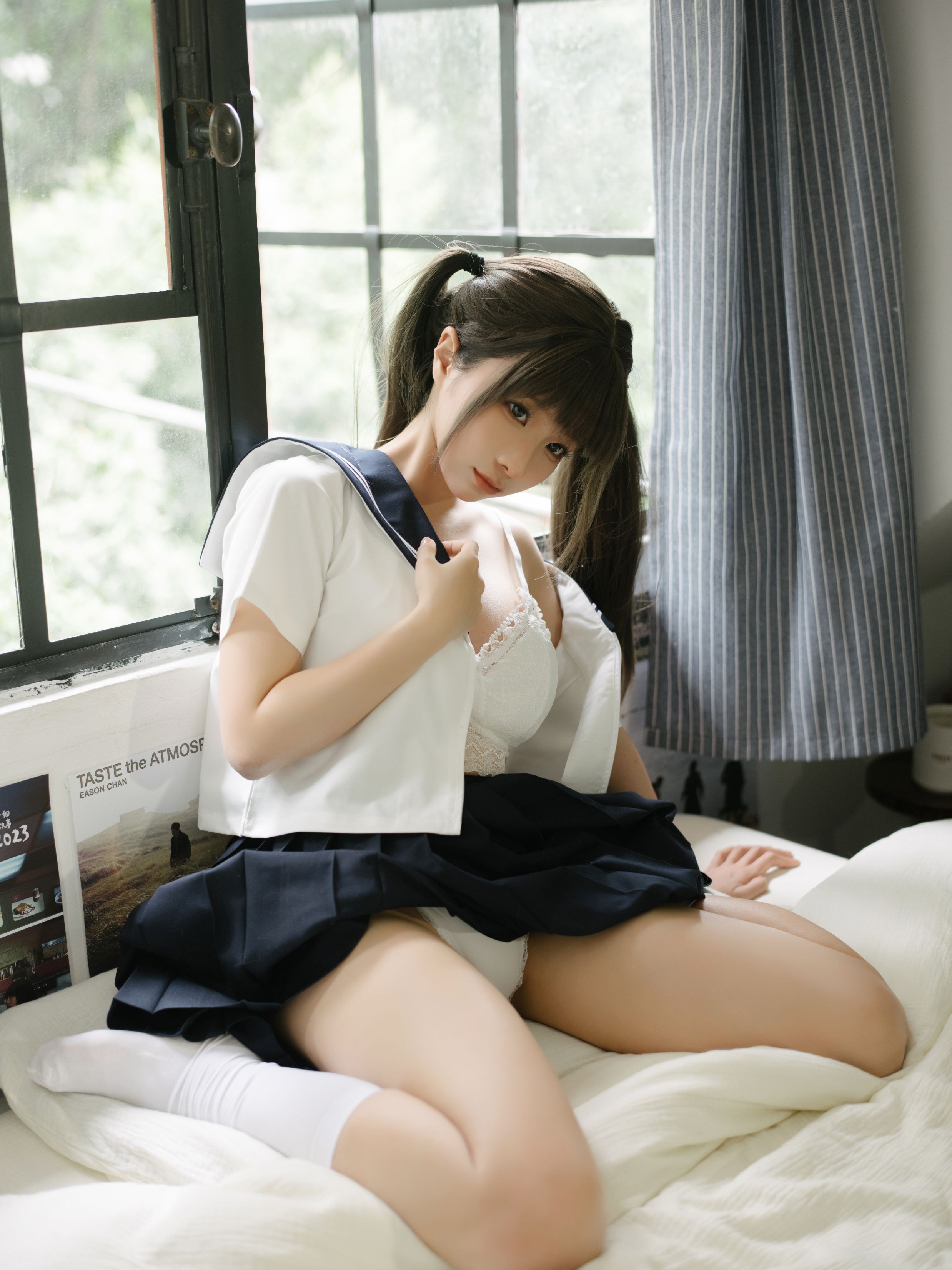 Chun Momo Short Break 99P Pure Photo Set