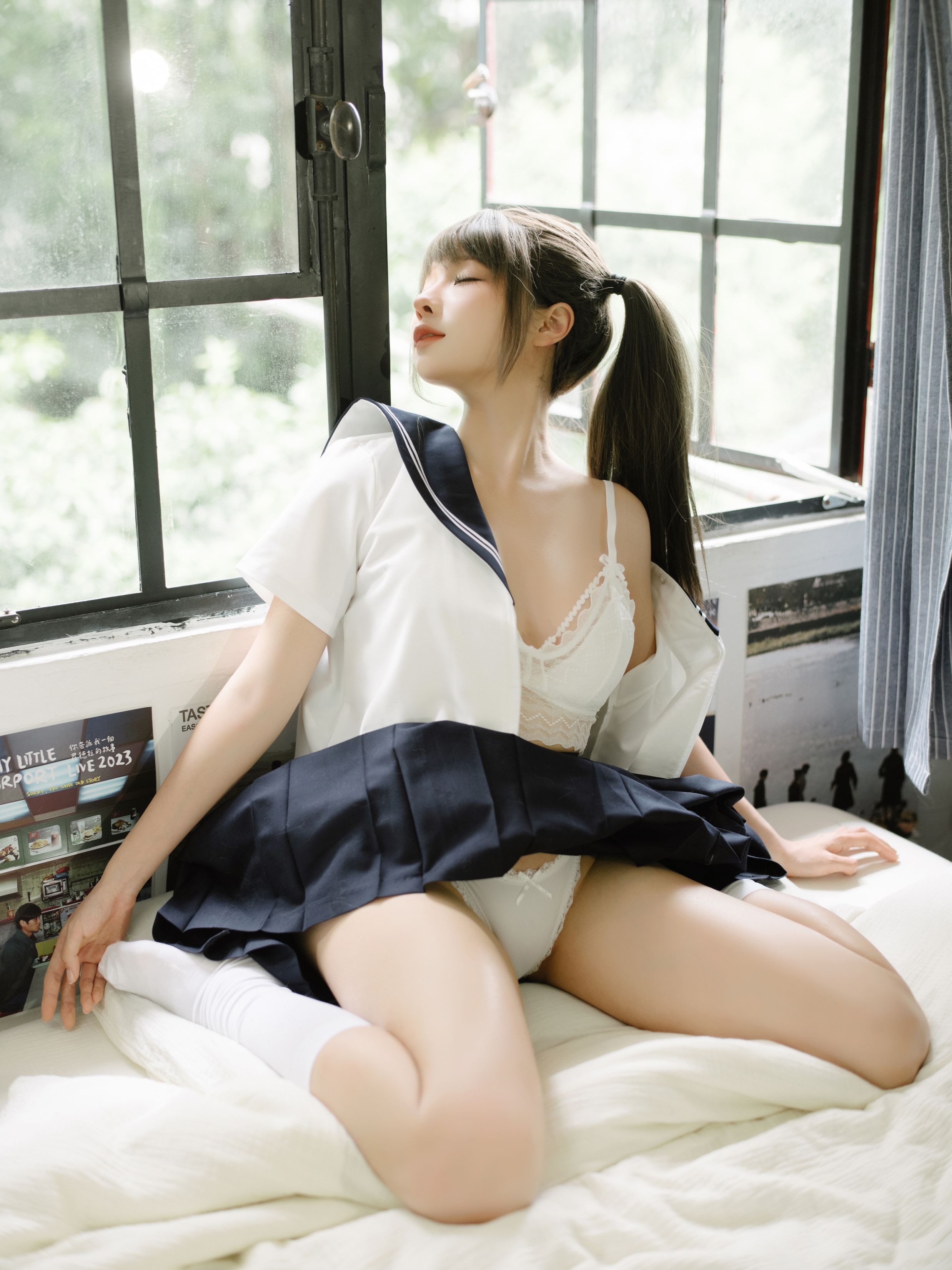Chun Momo Short Break 99P Pure Photo Set