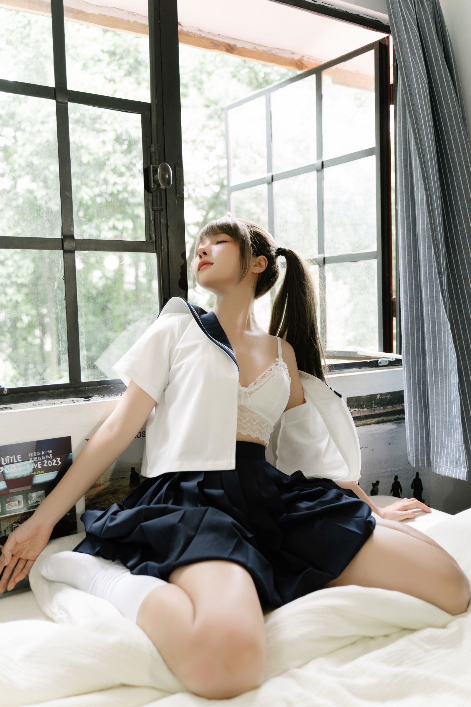 Bo anh Chun Momo Short Break 99P phong cach trong sang