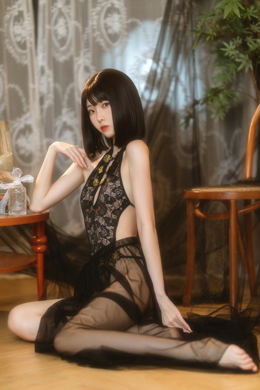 Hứa Lam LAN - Áo qipao đen bằng sa