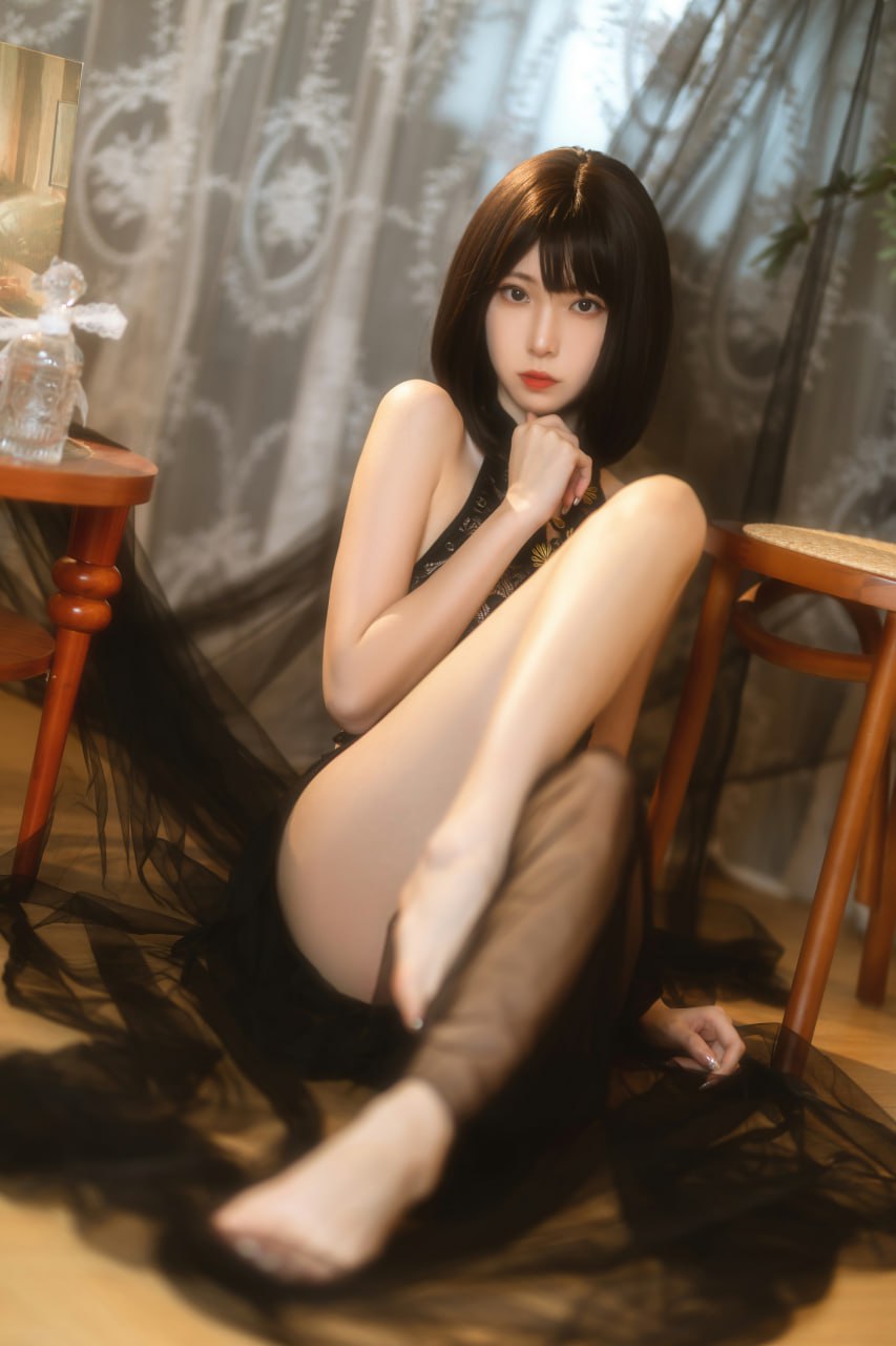 Hứa Lam LAN - Áo qipao đen bằng sa