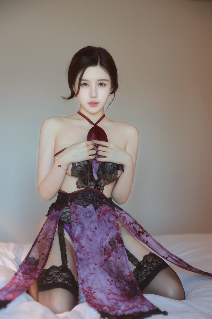 Đường Phiến Phiến - Đồ lót gợi cảm màu tím