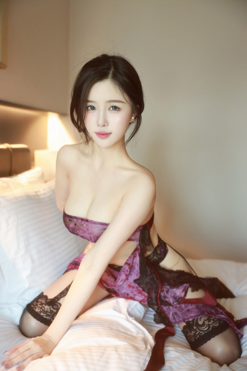Đường Phiến Phiến - Đồ lót gợi cảm màu tím