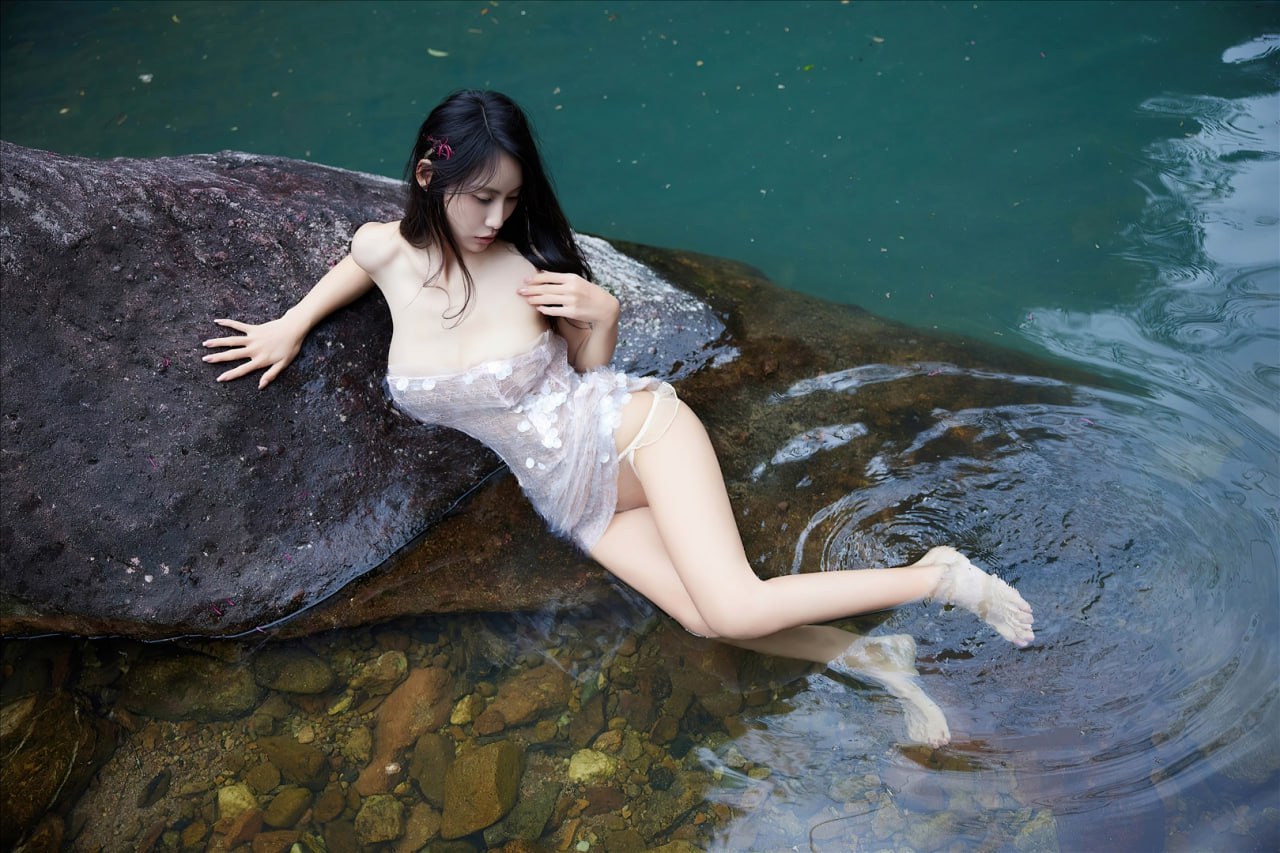 lingyu69 - Suối nhỏ lộ ra 77P