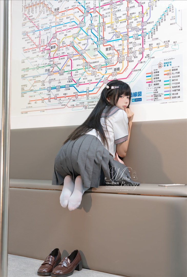 Yaoyikoutuniang 地铁萌妹 Photo Set 85P