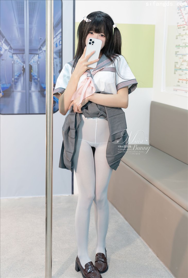 Yaoyikoutuniang 地铁萌妹 Photo Set 85P
