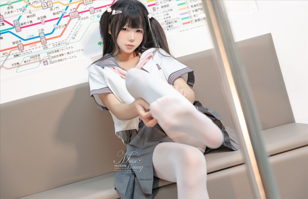 Yaoyikoutuniang 地铁萌妹 Photo Set 85P