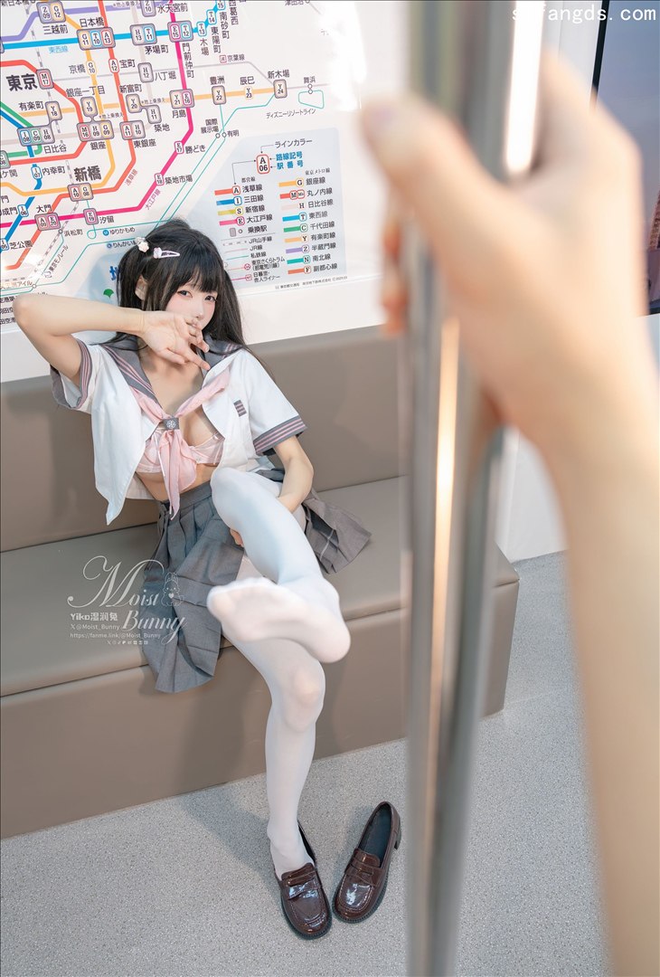 Yaoyikoutuniang 地铁萌妹 Photo Set 85P