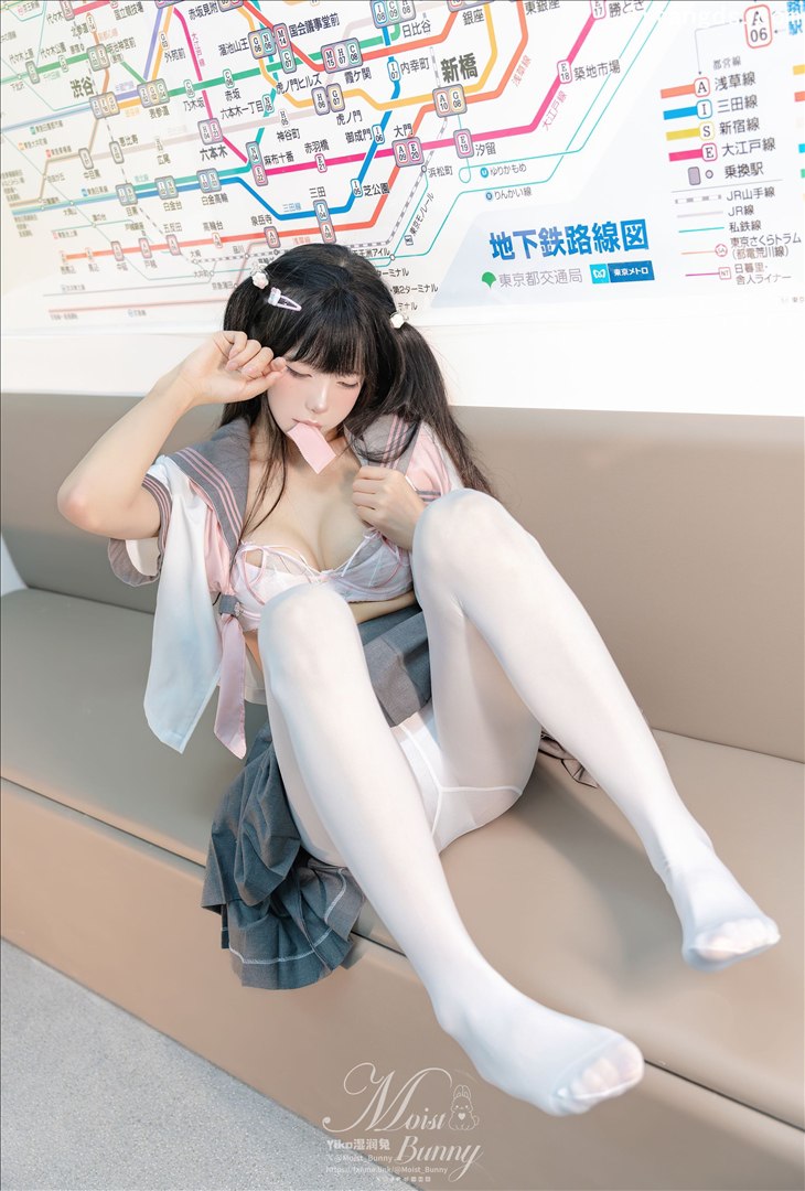 Yaoyikoutuniang 地铁萌妹 Photo Set 85P