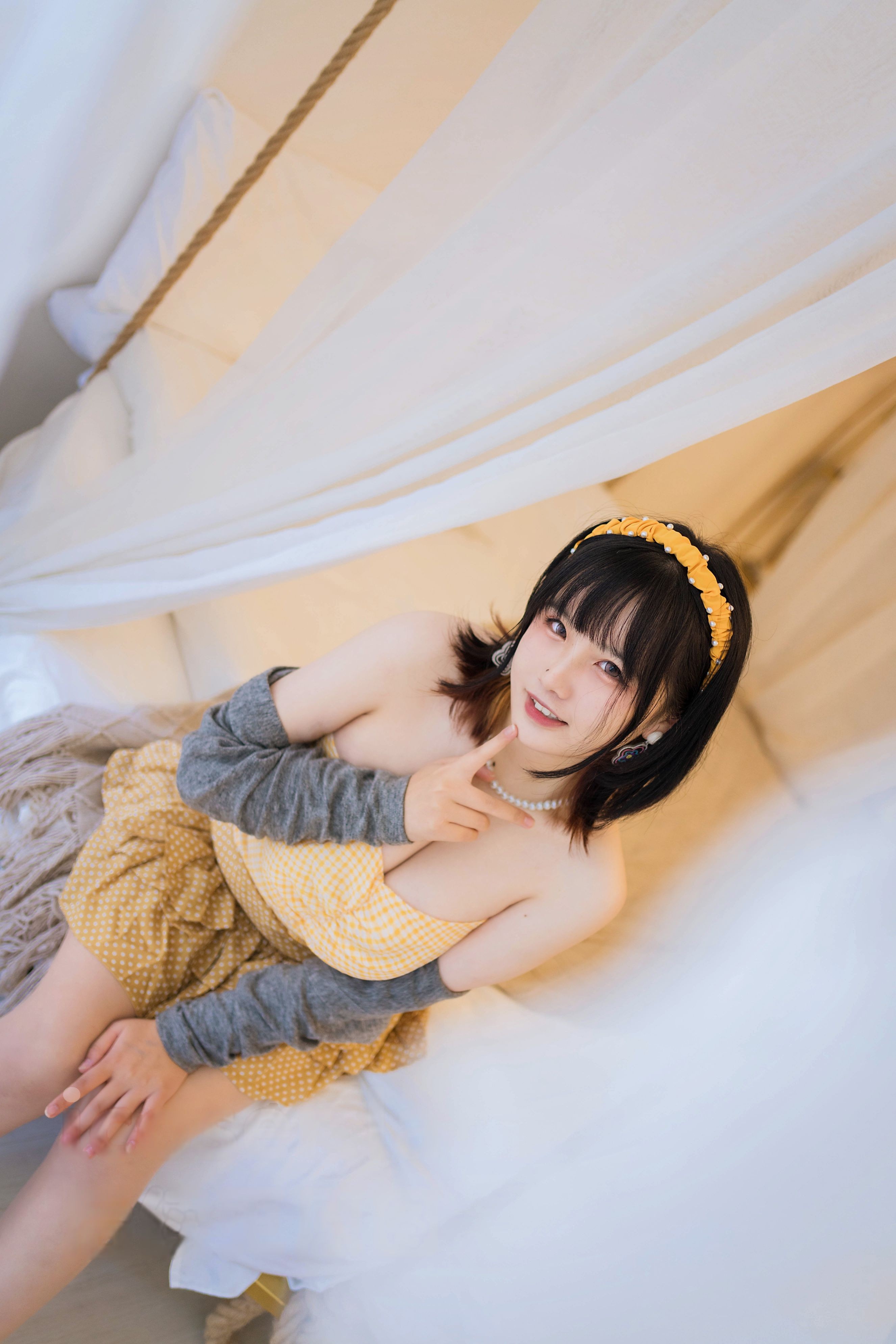 アハン今日はとても嬉しい - 黄色のチューブトップ 68P