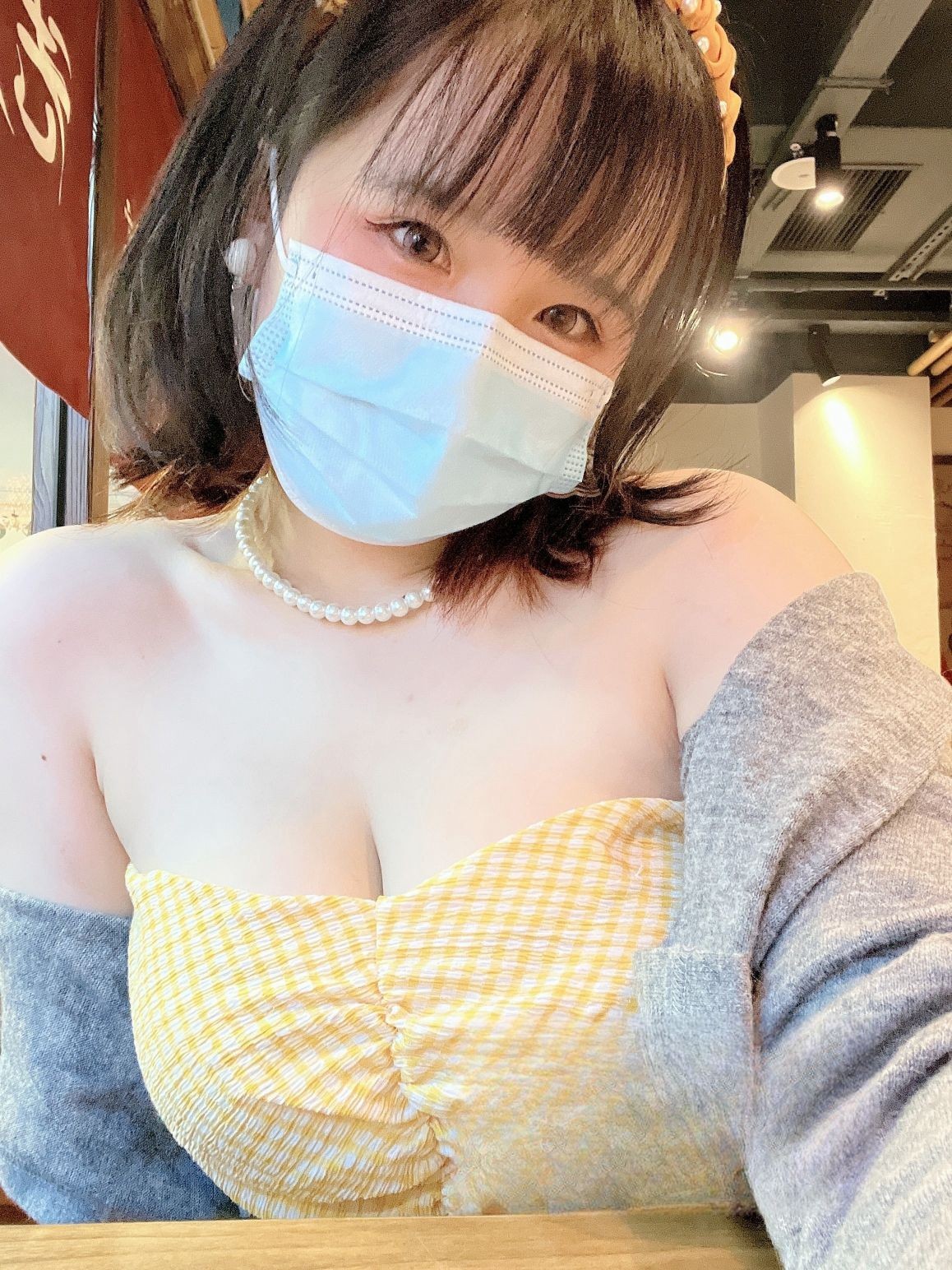 アハン今日はとても嬉しい - 黄色のチューブトップ 68P