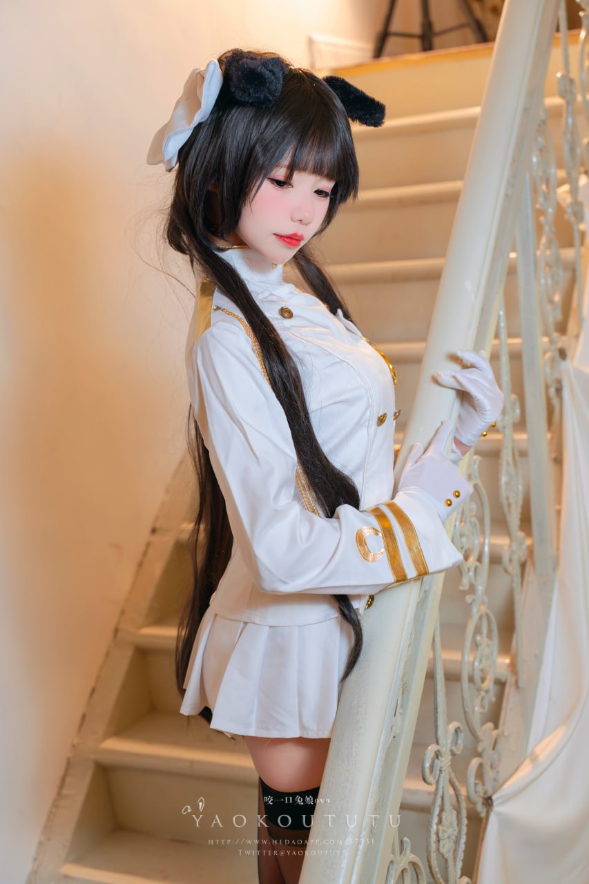 兎娘に一口かむ - 愛宕