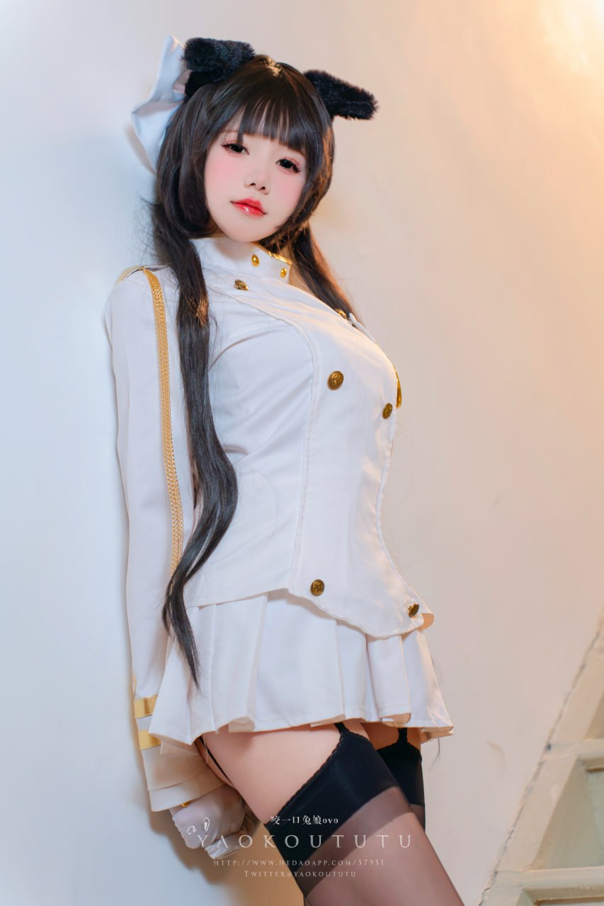 兎娘に一口かむ - 愛宕