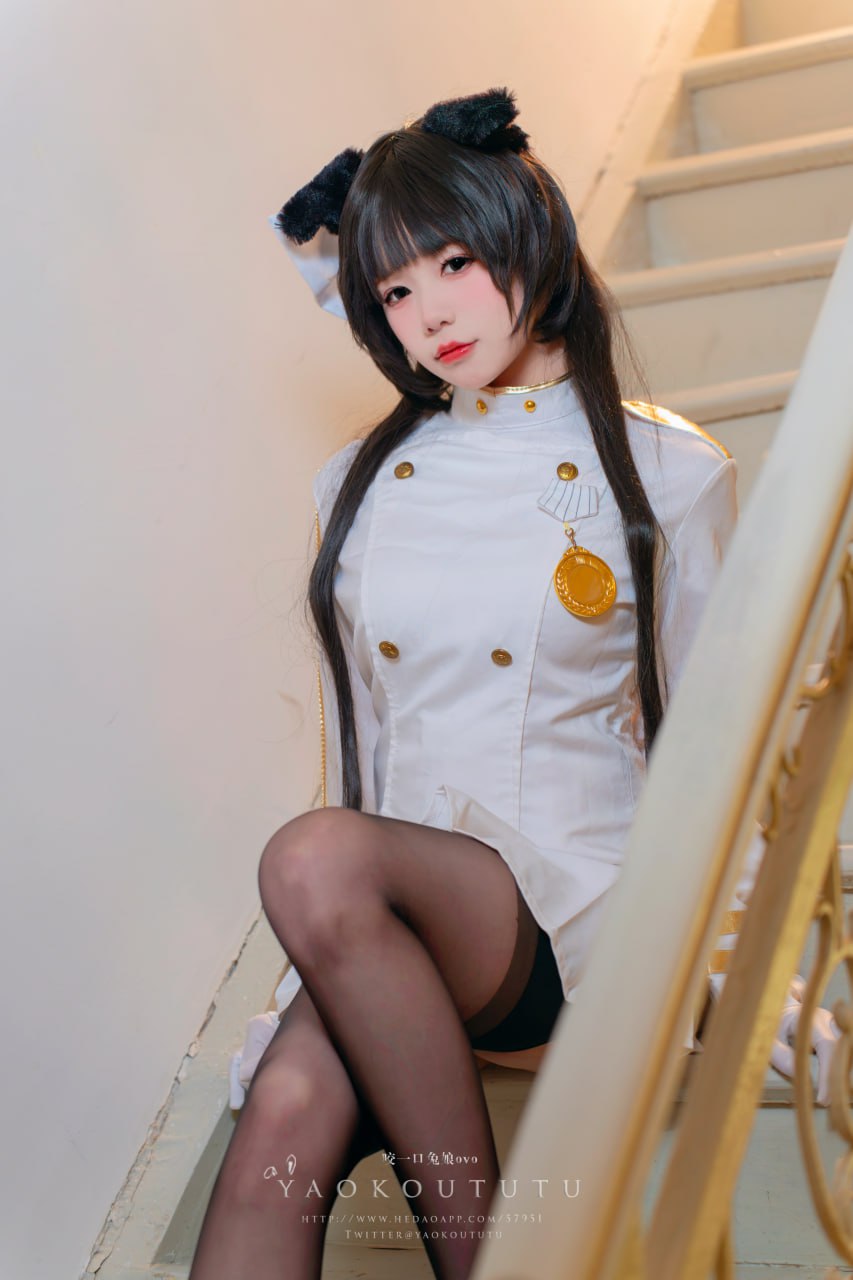 兎娘に一口かむ - 愛宕
