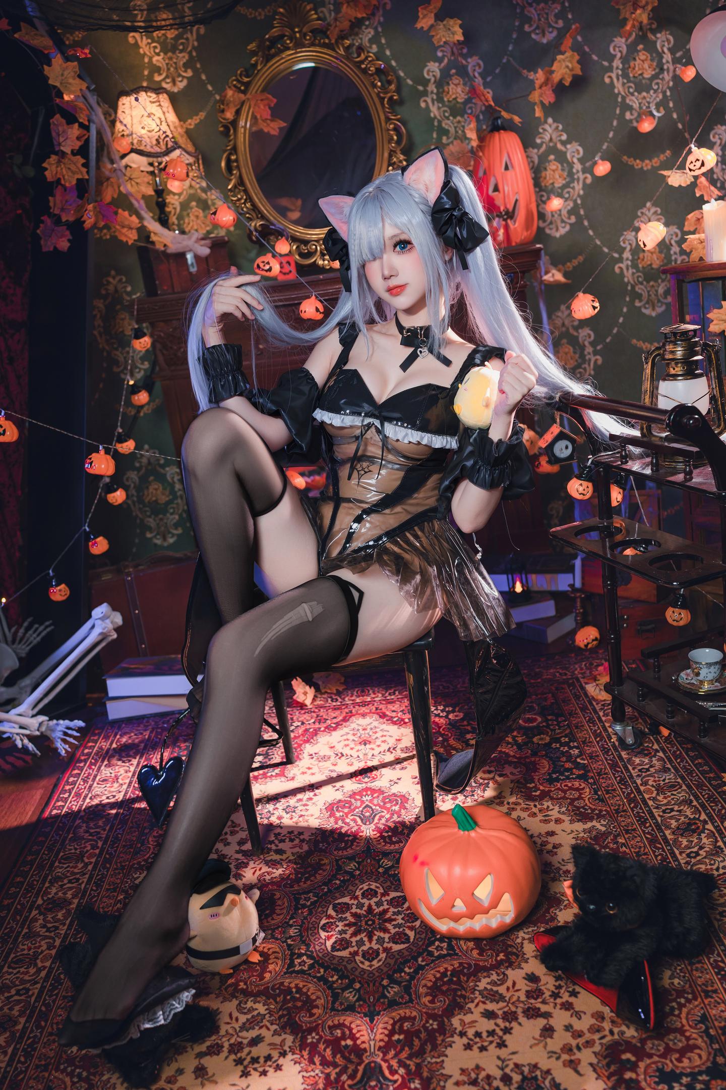 Tuyết Thanh Astra 24 Halloween Janus
