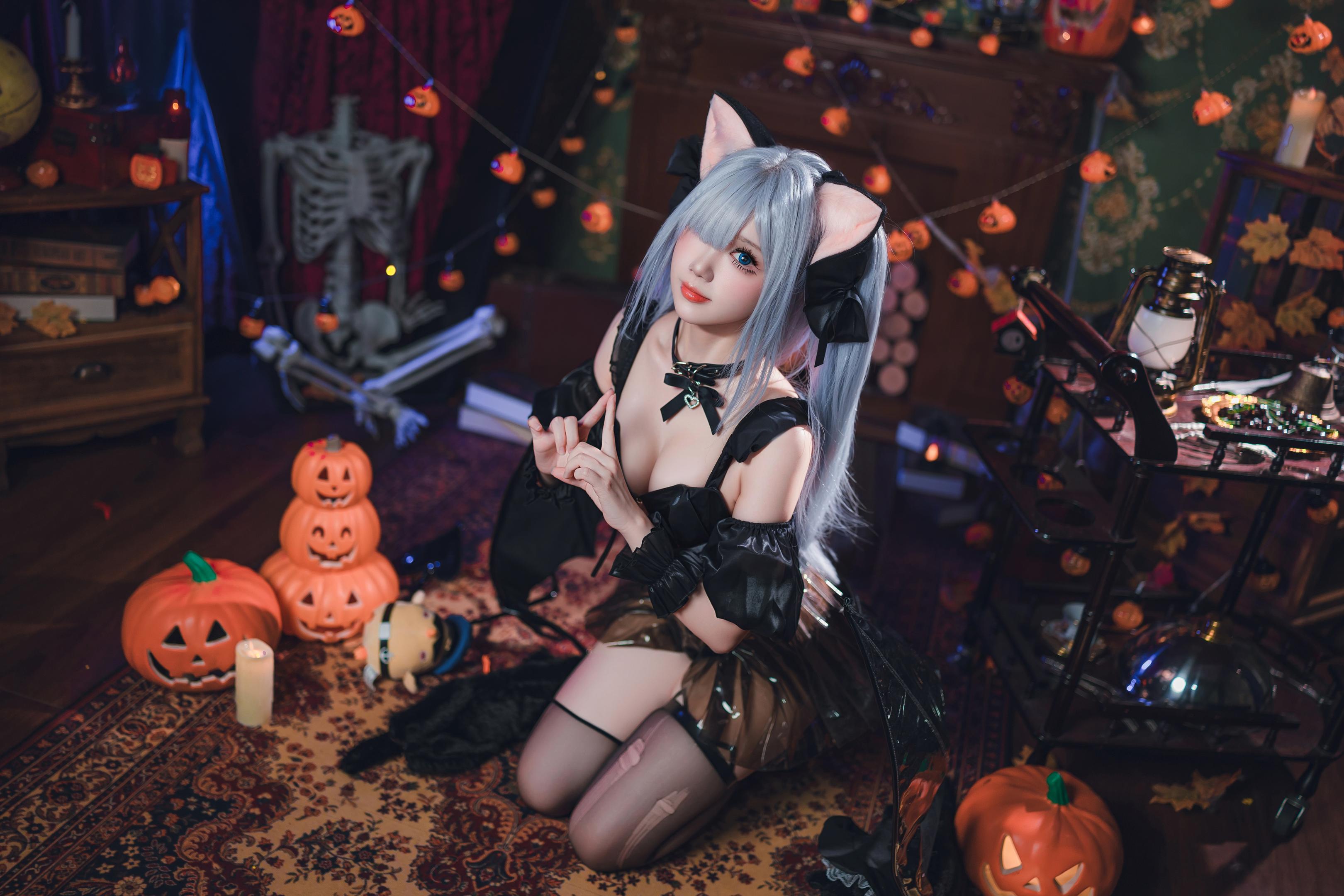 Tuyết Thanh Astra 24 Halloween Janus
