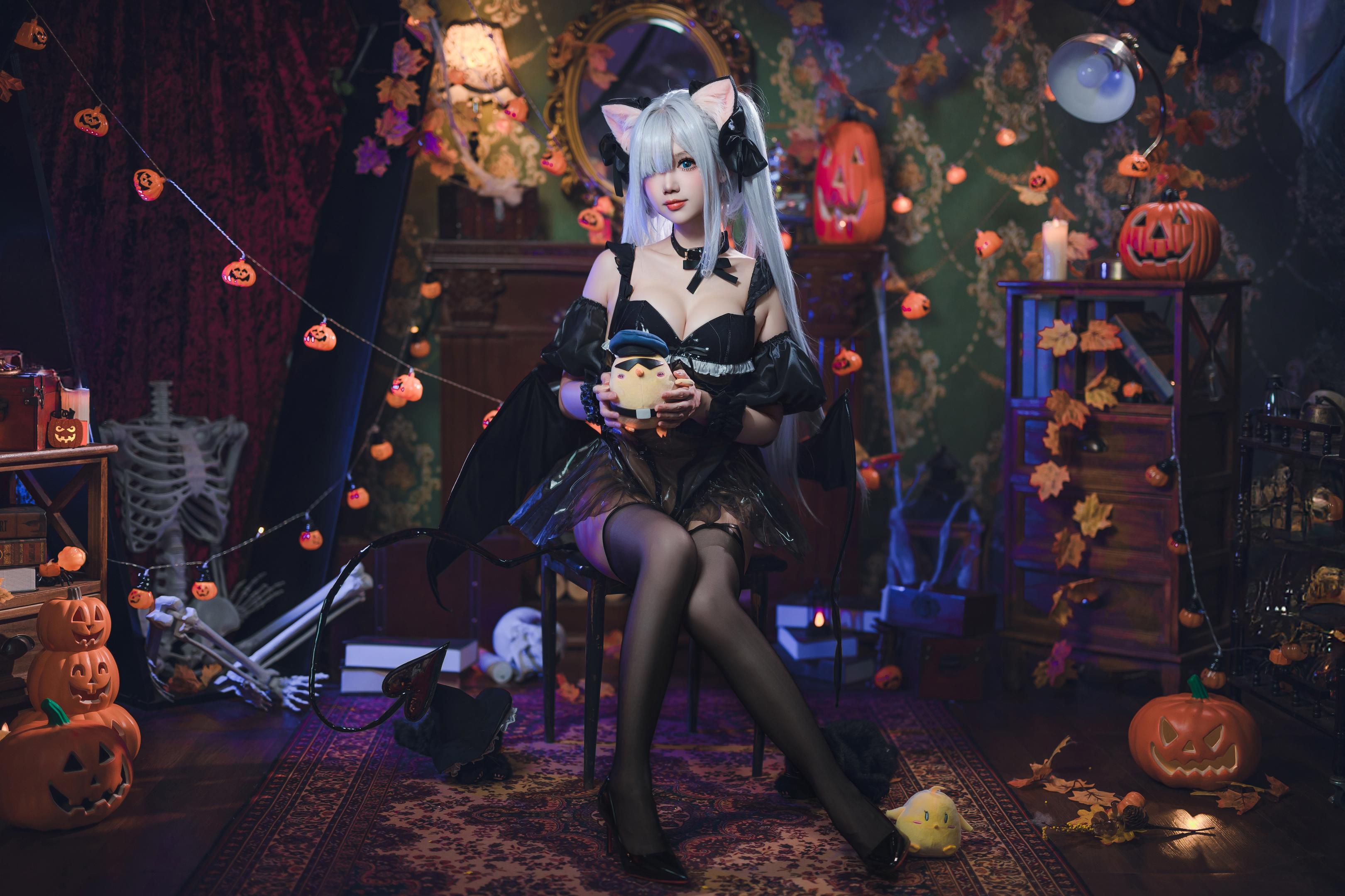 Tuyết Thanh Astra 24 Halloween Janus