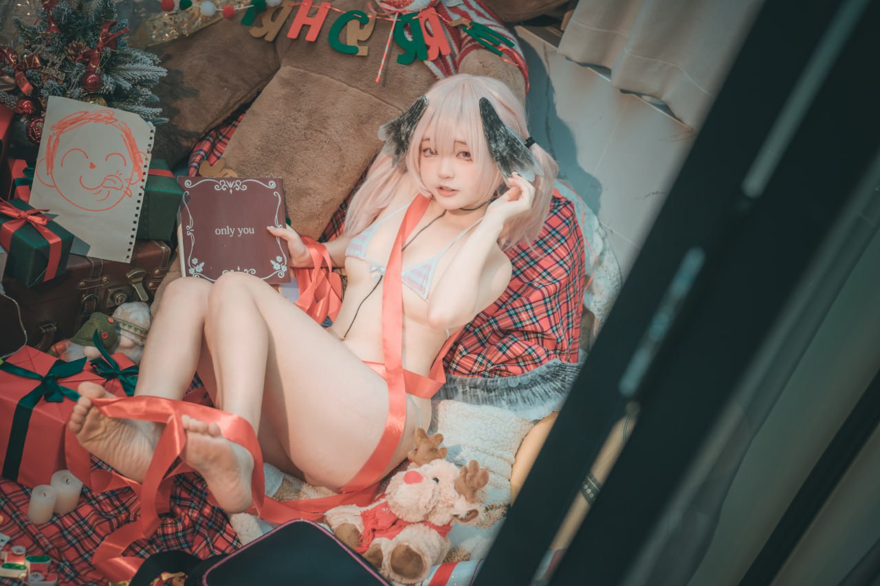 Kanzawa Eiri Suiri Christmas Girl Cosplay