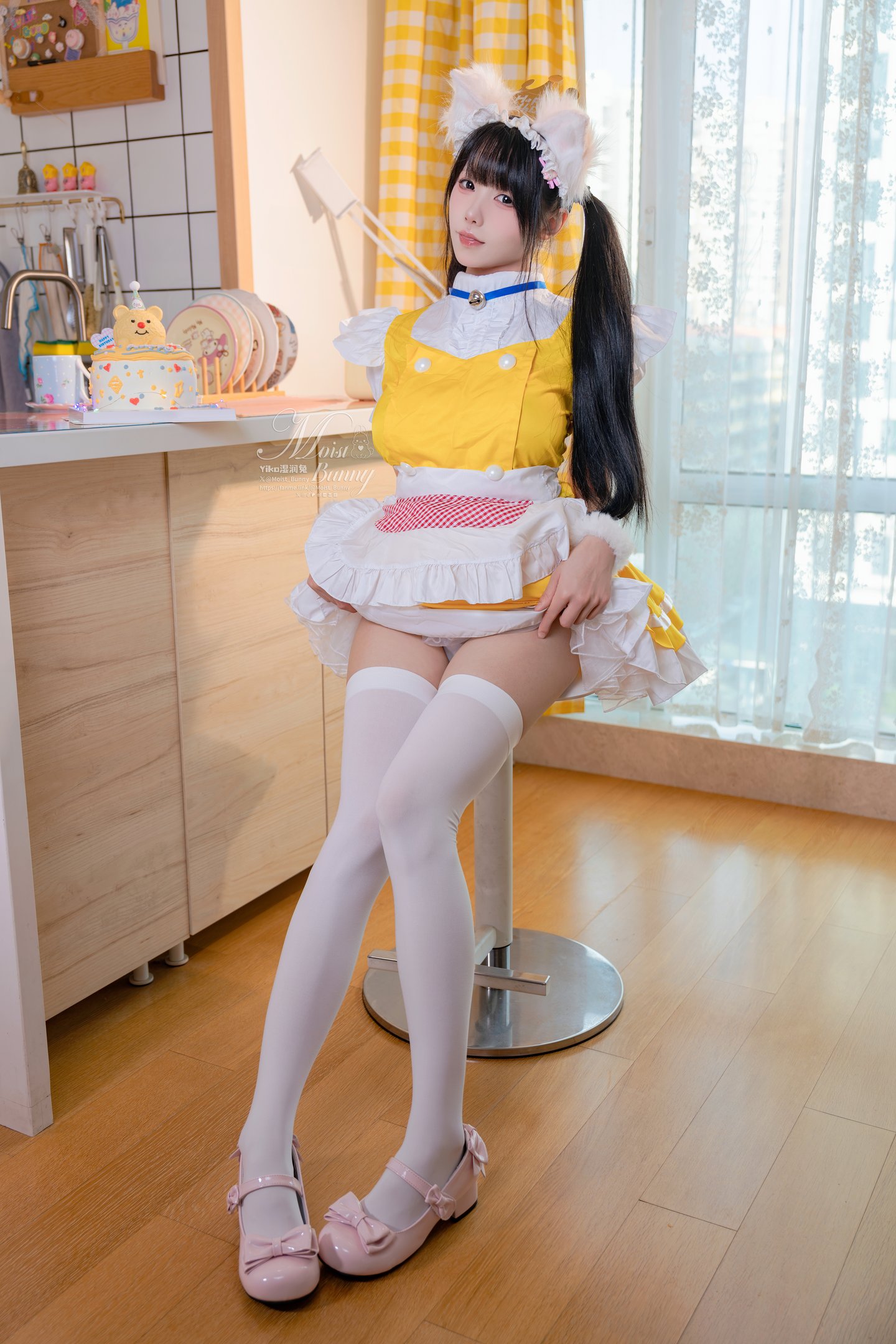 一口かじる うさぎ娘 - うさぎ味のケーキ 98P1V